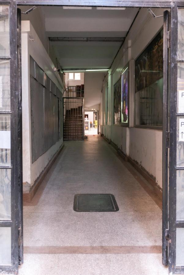 Apartment Passage *